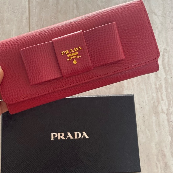 authentic Prada pink bowy wallet - Picture 1 of 7